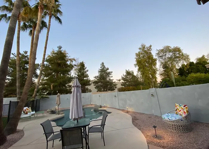 Moore House - Close To Dwntwn With Yard Games Holiday home